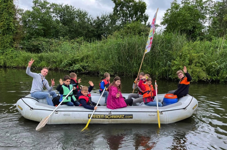 Gruppe im Schlauchboot von Freizeit Schwarz